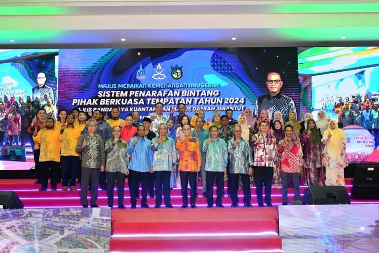 KEJAYAAN MBK, MDJ RANGKUL ANUGERAH SPB-PBT DIJADIKAN TELADAN KEPADA SEMUA PBT