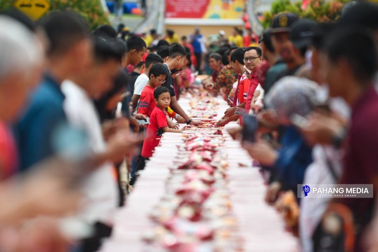 MAJLIS YEE SANG TOSSING MENARA KUANTAN 188 PLATFORM PERKUKUH HUBUNGAN ANTARA KOMUNITI DI PAHANG