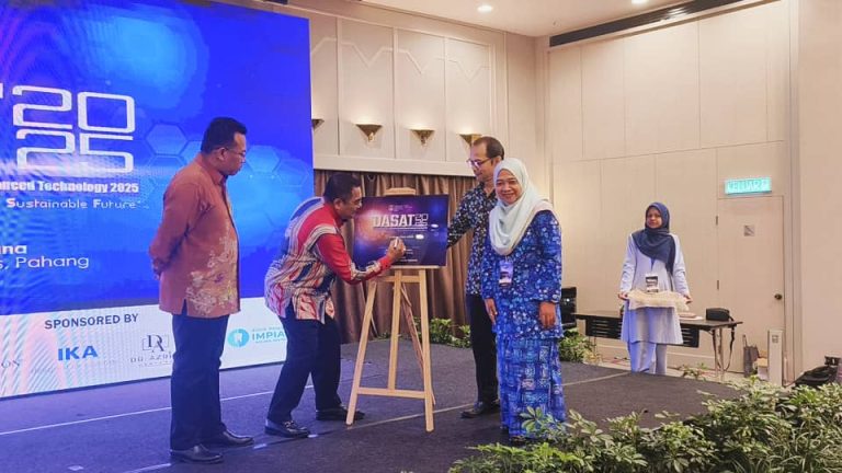 PAHANG KOMITED DALAM PEMBANGUNAN MAMPAN LIBATKAN BIDANG TEKNOLOGI, PENDIDIKAN & SAINS