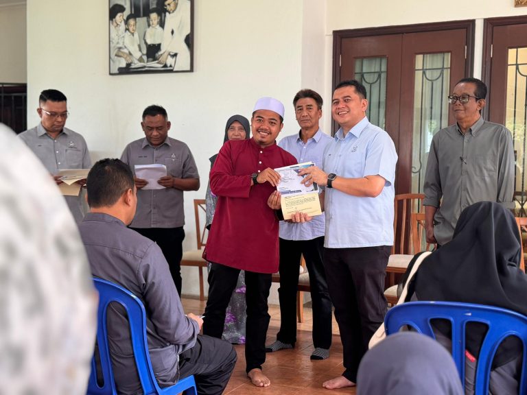 28 PENERIMA DUN PERAMU JAYA TERIMA SUMBANGAN KERAJAAN NEGERI PAHANG