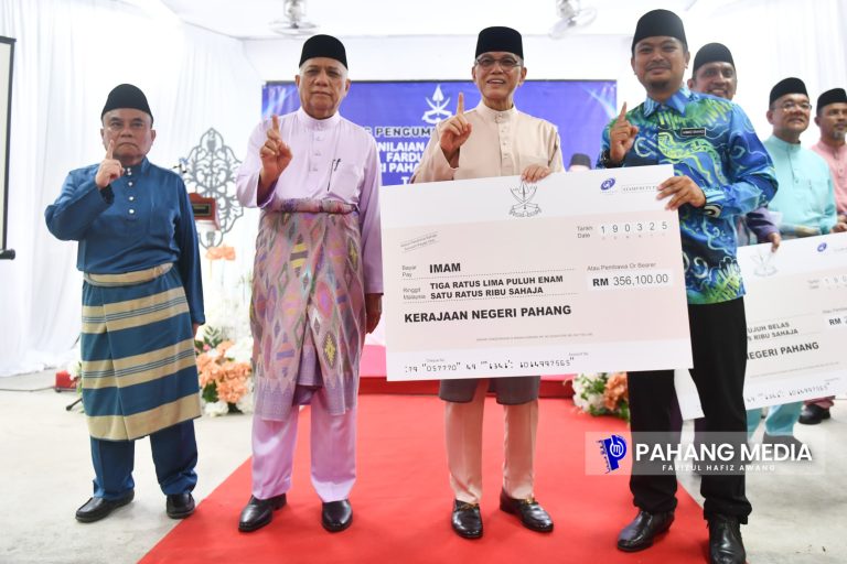 RM1.761 JUTA SUMBANGAN KERAJAAN NEGERI KEPADA PETUGAS AGAMA