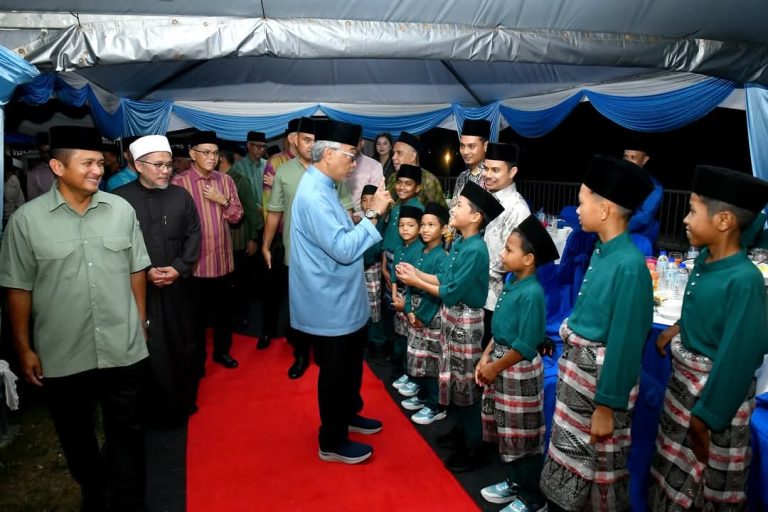 KDPB SULTAN PAHANG BERKENAN BERANGKAT BERBUKA BERSAMA RAKYAT DI KUANTAN 188