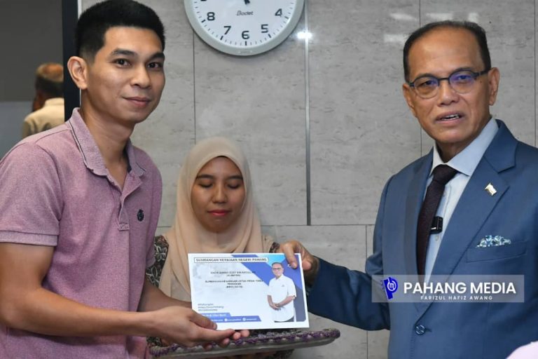 PEMILIK KEDAI TERBAKAR LAHIR RASA SYUKUR TERIMA BANTUAN KERAJAAN NEGERI PAHANG