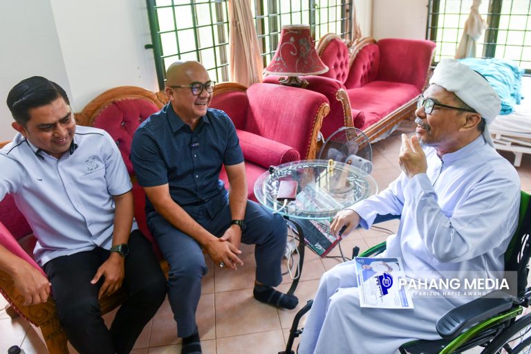 KERAJAAN NEGERI PAHANG SUMBANG RM5,000 KEPADA PENYANYI SHEQAL