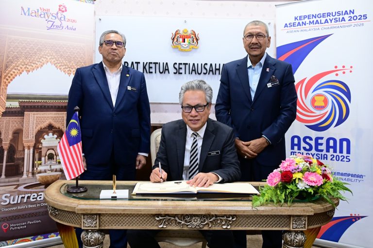 DATO’ INDERA NAZRI DILANTIK SETIAUSAHA KERAJAAN PAHANG YANG BAHARU