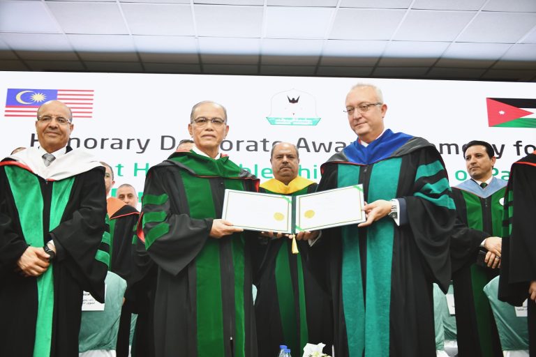 YAB MENTERI BESAR PAHANG TERIMA ANUGERAH PHD KEHORMAT UNIVERSITI YARMOUK JORDAN