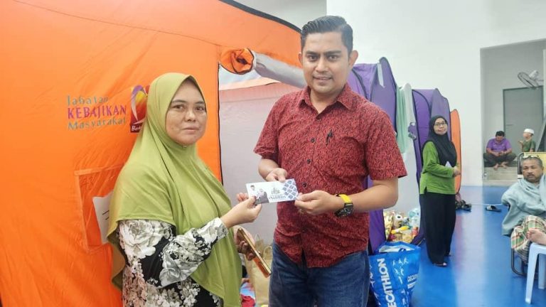 TIGA LAGI ANAK PAHANG MANGSA KEBAKARAN PAIP GAS DI PUTRA HEIGHTS TERIMA BANTUAN