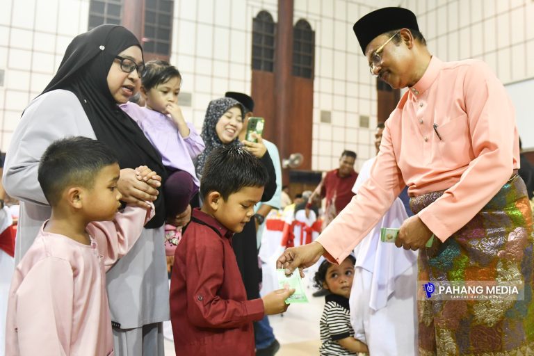 5,000 TETAMU MERIAHKAN SAMBUTAN AIDILFITRI DUN MUADZAM SHAH