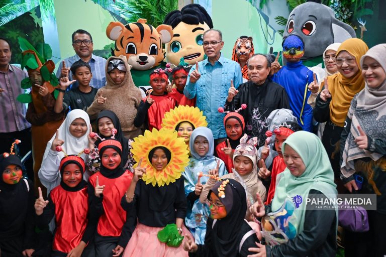 MB PAHANG LANCAR BUKU PAPAR BUDAYA, KEINDAHAN KHAZANAH ALAM PAHANG