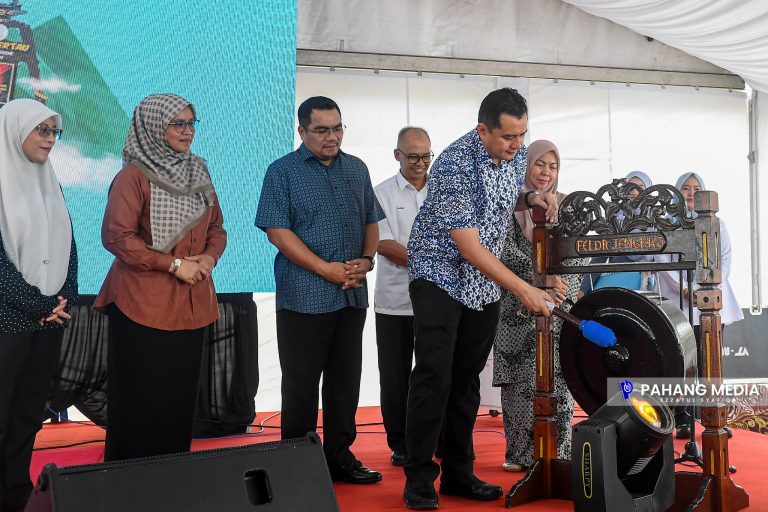 MOH KARNIVAL MAKMUR INISIATIF PROAKTIF DEKATKAN KERAJAAN NEGERI DENGAN RAKYAT