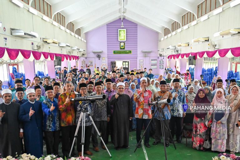 18 SMAN TERIMA TELESKOP DARI KERAJAAN NEGERI BAGI LEBIH PENDEDAHAN ILMU FALAK