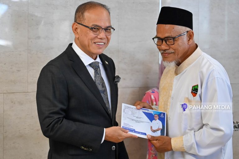 RM726,710 SUMBANGAN KERAJAAN NEGERI PAHANG DIAGIHKAN KEPADA 23 PENERIMA