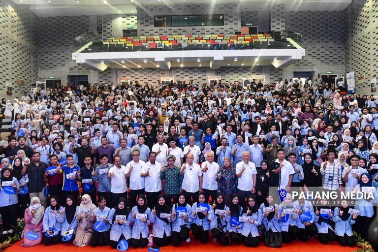 PAHANG PERUNTUK RM8 JUTA KEPADA MAHASISWA DIBAWAH INISIATIF MAKMUR PAHANG
