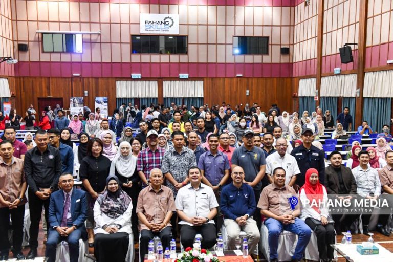 PAHANG TERUS PERKASA TRANSFORMASI DIGITAL DAN TENAGA HIJAU MELALUI PROGRAM AI DAN SPEED GCPV