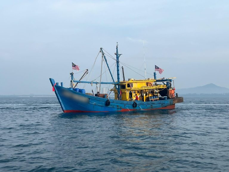 EMPAT LELAKI WARGA MYANMAR LANGGAR SYARAT LESEN DITAHAN