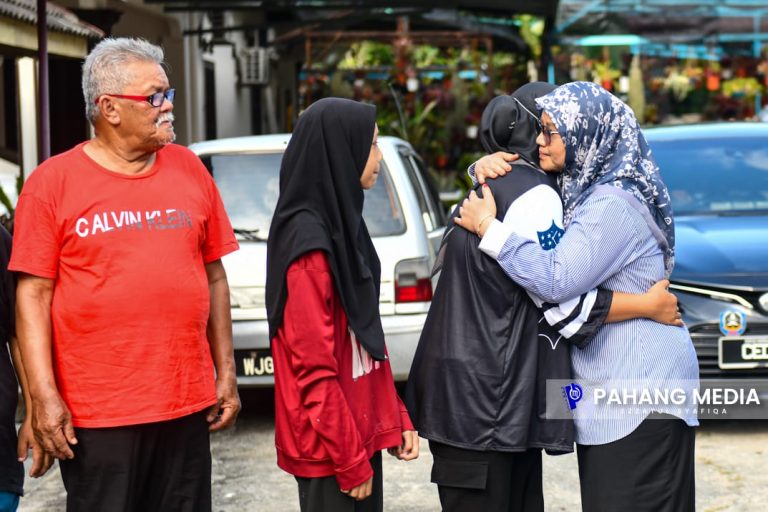KERAJAAN NEGERI BANTU PERMUDAH URUSAN IBU TUNGGAL TERIMA PENCEN PENAKAT PERKESO ARWAH SUAMI