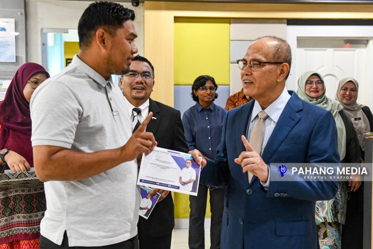 KERAJAAN NEGERI SALUR BANTUAN LEBIH RM200,000 KEPADA 13 PENERIMA DI BENTONG