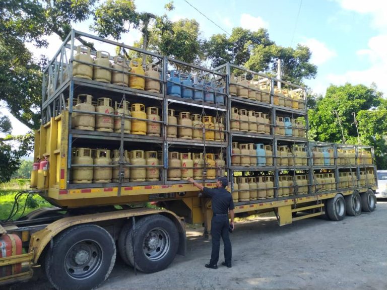 KPDN PAHANG RAMPAS LPG RM621,887 DI BENTONG Kementerian Perdagangan Dalam Negeri dan Kos Sara Hidup (KPDN) Negeri Pahang telah berjaya merampas gas petroleum cecair (LPG) bernilai RM621,887 di Bentong.