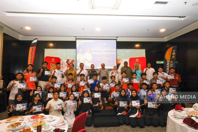 66 ATLET PAHANG CEMERLANG SPM TERIMA INSENTIF KECEMERLANGAN DARIPADA KERAJAAN NEGERI