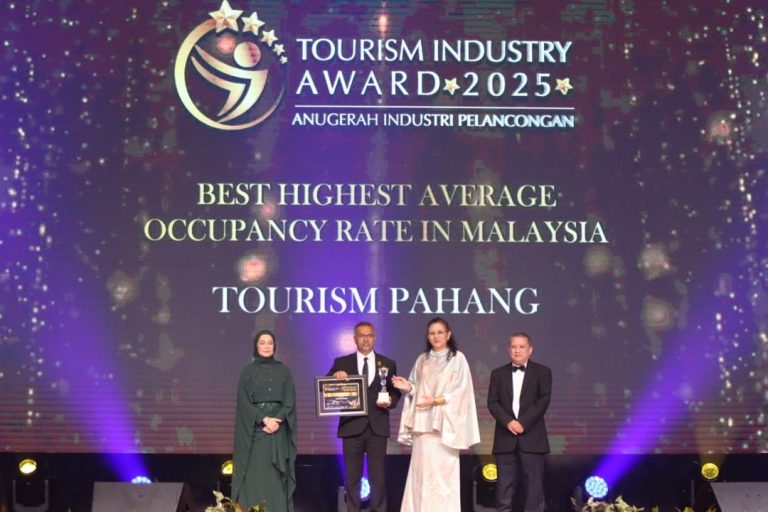 PAHANG RANGKUL ANUGERAH UTAMA MALAM ANUGERAH INDUSTRI PELANCONGAN 2025