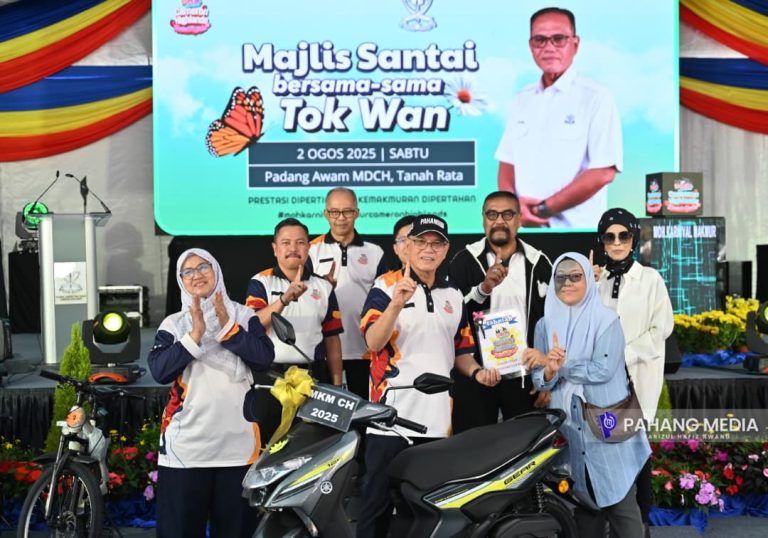 PROGRAM TIGA DALAM SATU PENDEKATAN BAHARU MOH KARNIVAL MAKMUR, LEBIH EFISIEN, DEKAT DENGAN RAKYAT