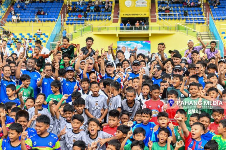 PADANG STADIUM DARUL MAKMUR DIBUKA SEMULA HARI INI