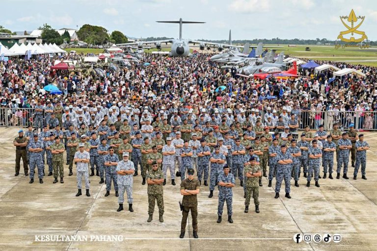 KDPM TENGKU MAHKOTA PAHANG BERKENAN BERANGKAT KE KARNIVAL HARI ANGKATAN TENTERA MALAYSIA KE-92