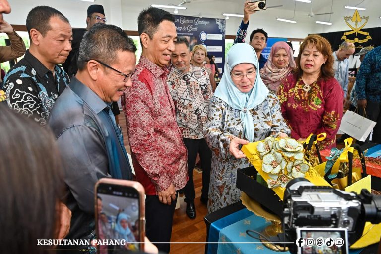 LALUAN SUTERA BUDAYA: BENANG DAN BUDI SEMARAKKAN TEMASYA WARISAN PAHANG DAN HARI PERSAHABATAN MALAYSIA-AFRIKA 2025