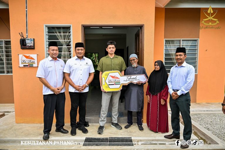 KDPM TENGKU MAHKOTA PAHANG BERKENAN BERANGKAT KE MAJLIS PENGURNIAAN RUMAH RURASA DI FELDA LEPAR HILIR 3