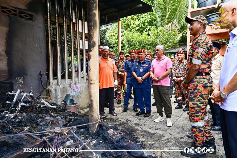 KDPB SULTAN PAHANG BERKENAN MELAWAT MANGSA KEBAKARAN DI KAMPUNG TELUK MAHANG