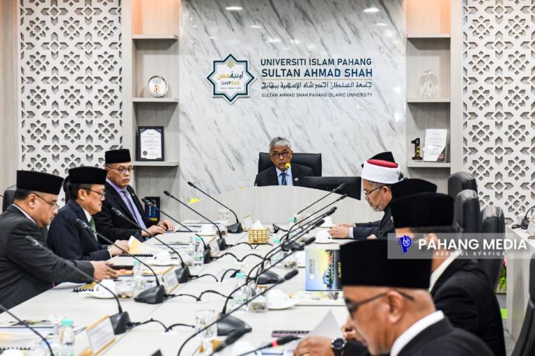 SULTAN PAHANG BERKENAN DENGAR TAKLIMAT PENUBUHAN UNIVERSITI AL-QURAN DI UNIPSAS