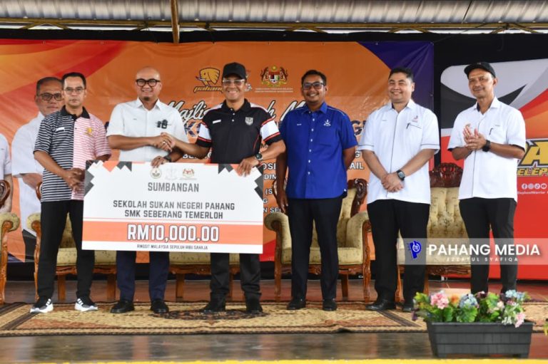 SMK SEBERANG TEMERLOH SEKOLAH ANGKAT YB. TUAN FADZLI