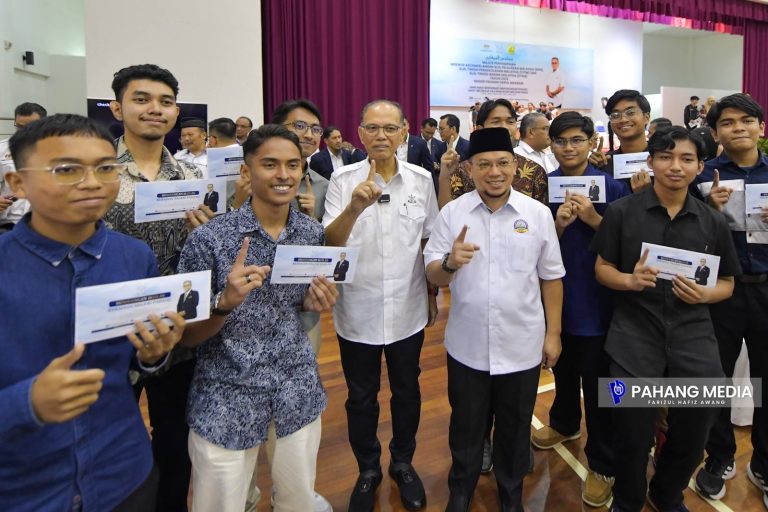 21,026 PELAJAR SPM BAKAL TERIMA SET BANTUAN BARANGAN SEKOLAH PROGRAM TUNAS MAKMUR 2025