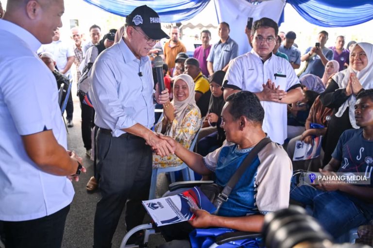 KERAJAAN NEGERI SERAH 54 UNIT RUMAH KEPADA PENERIMA PRR TAMAN SUNGAI KEMAP INDAH