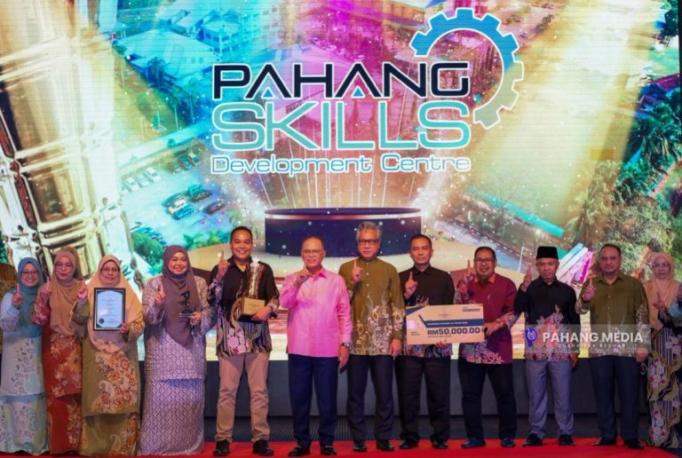 ANUGERAH PAHANG 1ST PENGIKTIRAFAN TERTINGGI JABATAN DALAM TADBIR URUS
