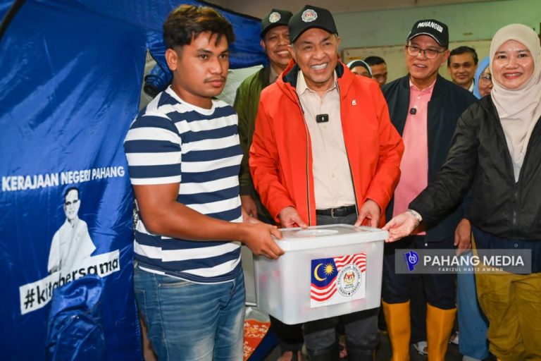 KERAJAAN PERKENAL INISIATIF BAHARU, BWI DISALURKAN TERUS KEPADA MANGSA BANJIR KETIKA MASIH DI PPS