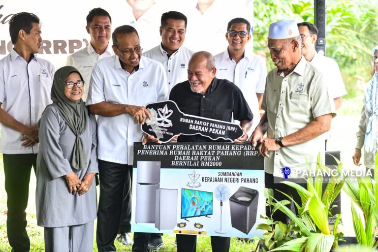 PENERIMA RUMAH RAKYAT PAHANG TERIMA BEKALAN AIR PERCUMA
