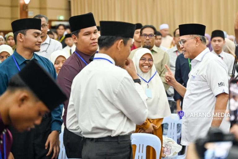 MENEGAKKAN SYIAR ISLAM TERUS JADI KEUTAMAAN KERAJAAN NEGERI PAHANG