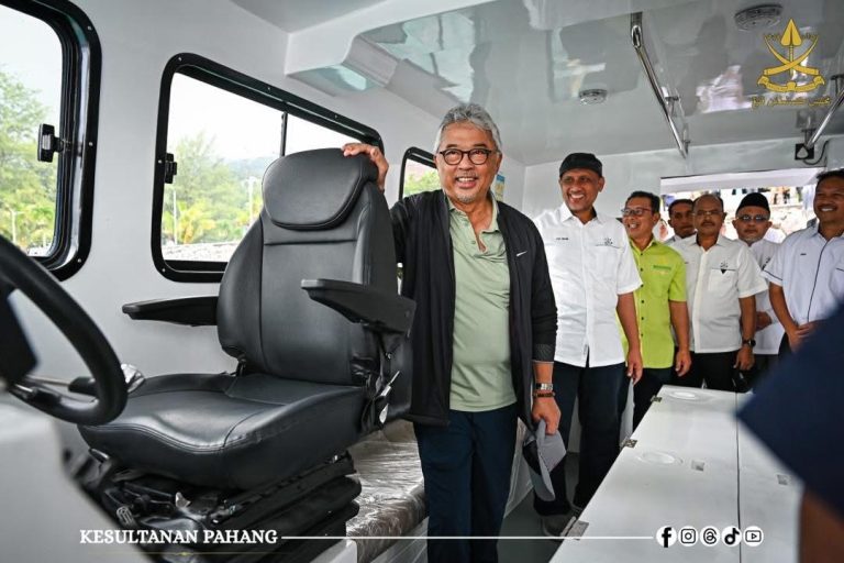 KDPB Sultan Pahang berkenan lancar Bot Wakaf Pahang