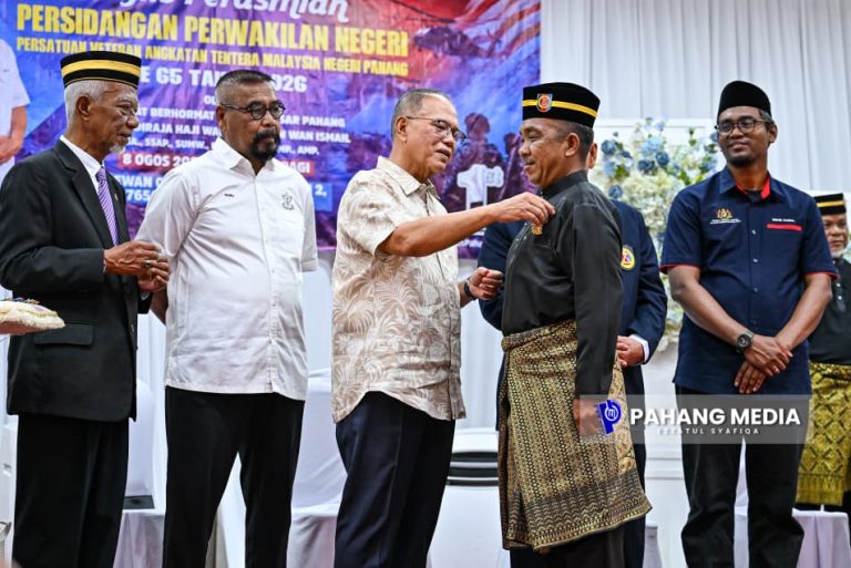10,000 veteran ATM, pesara PDRM terima Kad Kesihatan Kasih Makmur Edisi Pahlawan