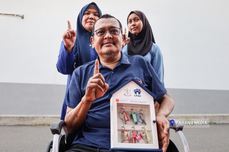 Serahan kunci PRR Taman Kemap Indah simbol permulaan selesa bersama keluarga