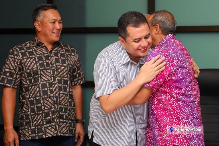 “Saya bersyukur kerana masih ramai yang mengingati ayahanda” – Nizar Najib