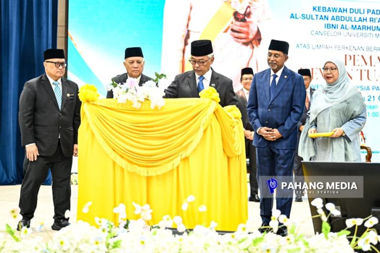 Sultan Pahang sempurnakan pemasyhuran Dewan Tuanku Canselor UMPSA